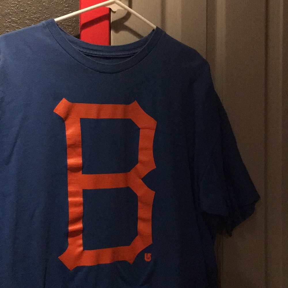 Burton XL T-shirt